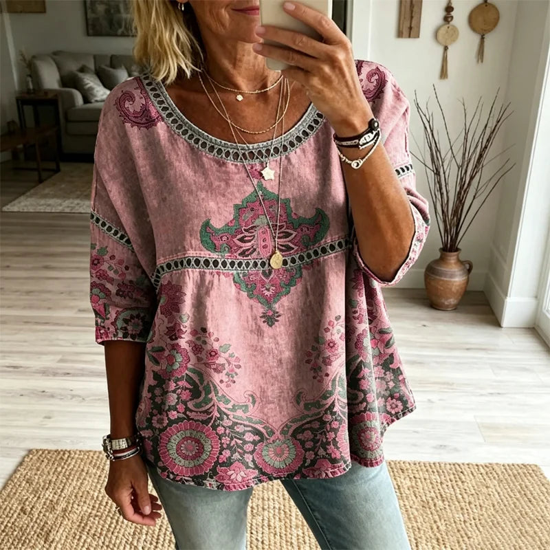 Stil Boho-Chic Parizian: Imprimeu digital vibrant și detalii rafinate din dantelă perforată pentru un look tineresc și plin de prospețime!