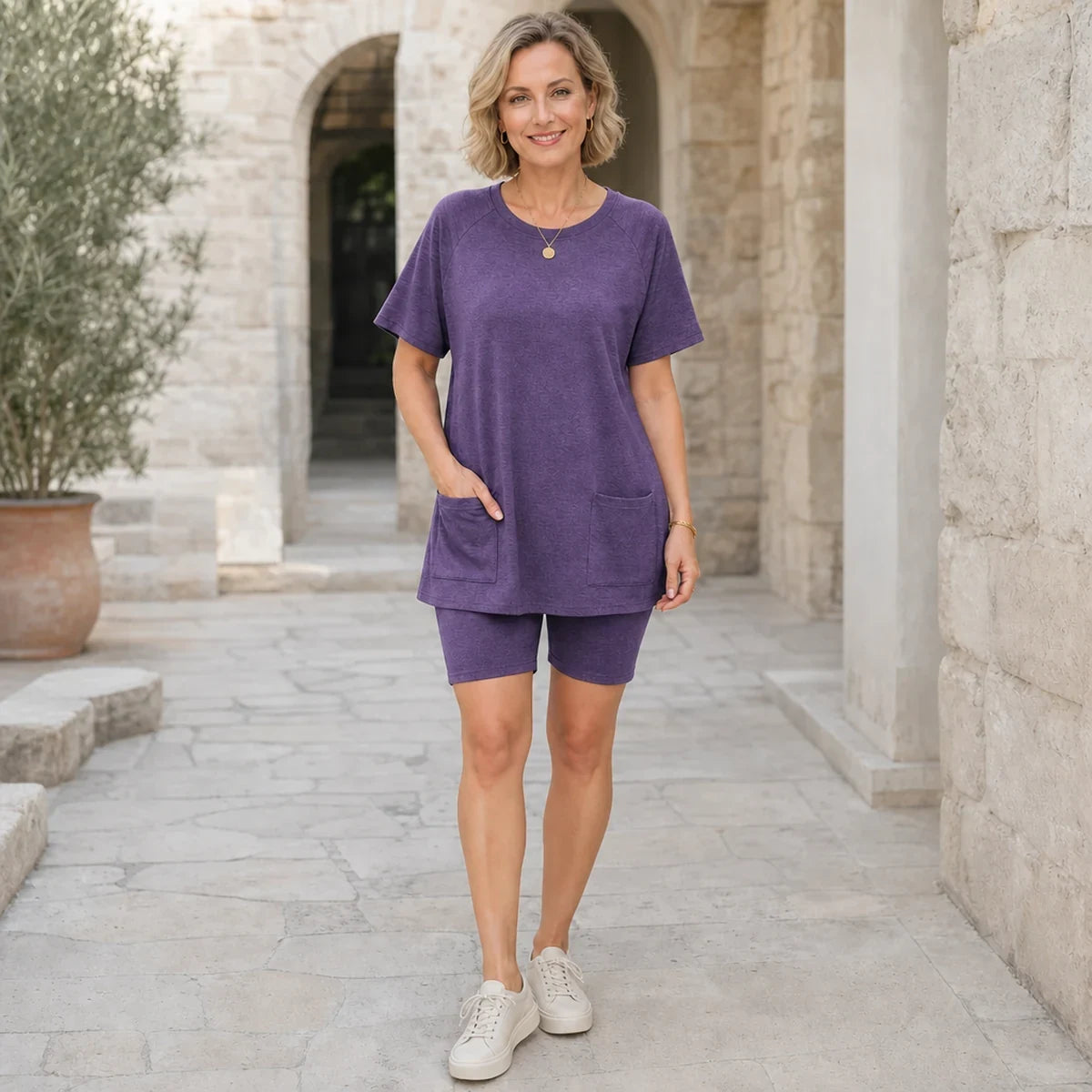 Set Casual de Damă din 2 Piese cu Bluză cu Buzunare și Pantaloni Scurți – Material Premium Moale, Respirabil și Elastic, Ideal pentru Casă și Sport